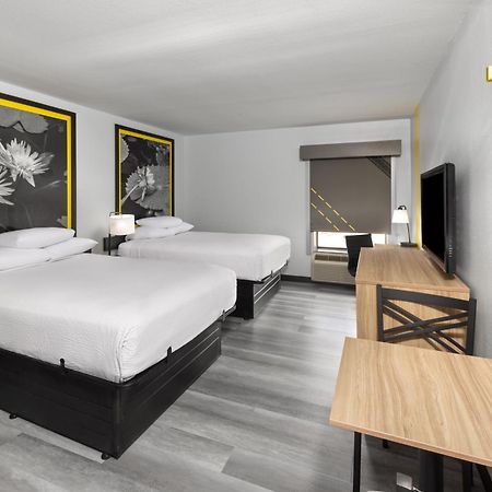 Super 8 By Wyndham Alexandria La Otel Dış mekan fotoğraf
