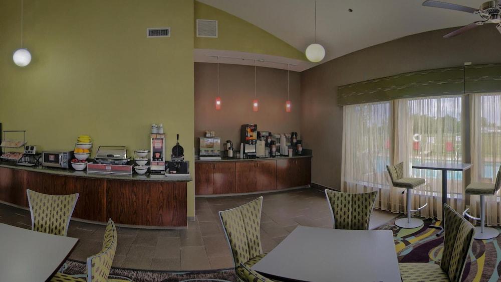 Super 8 By Wyndham Alexandria La Otel Dış mekan fotoğraf