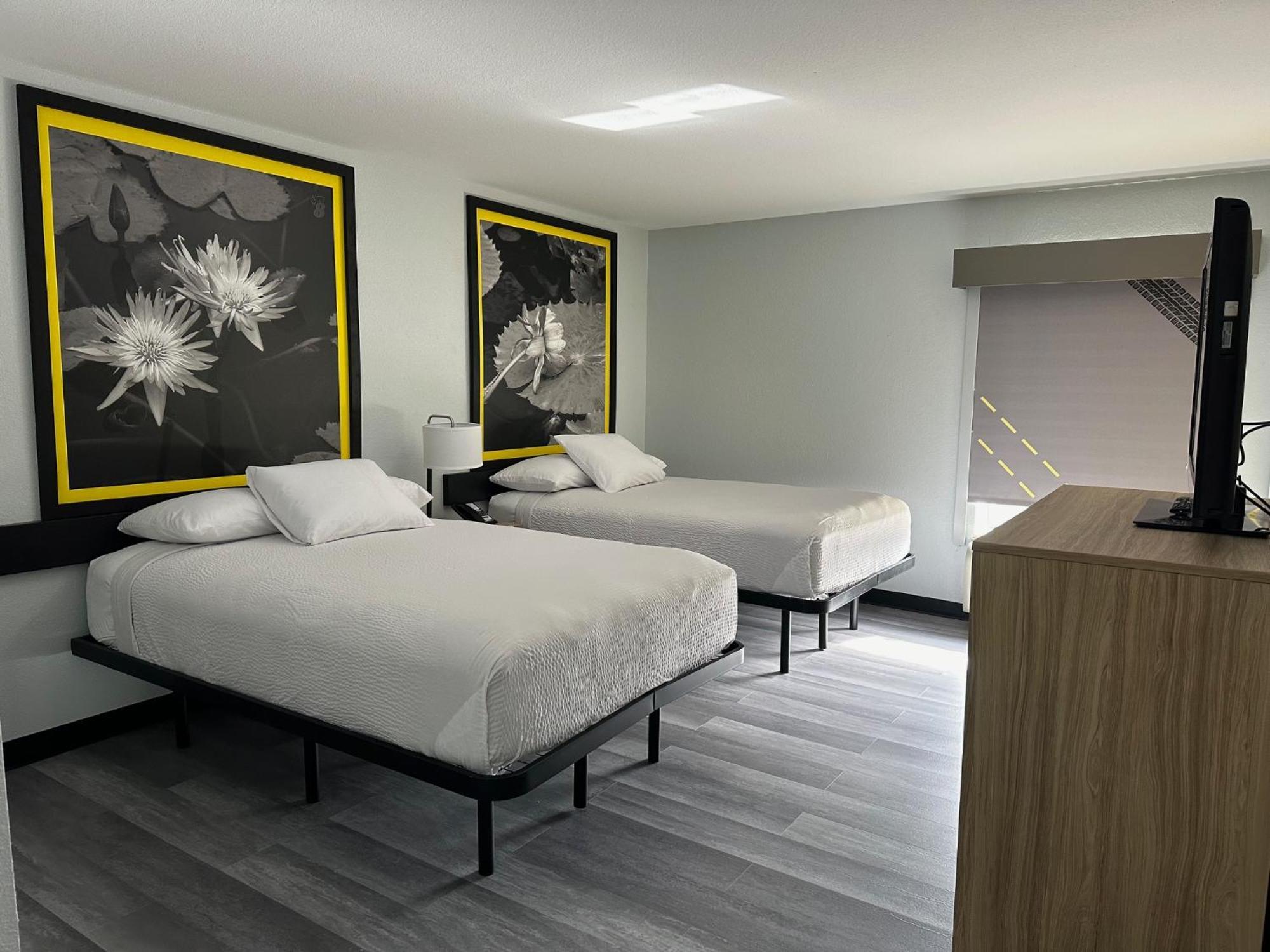 Super 8 By Wyndham Alexandria La Otel Dış mekan fotoğraf