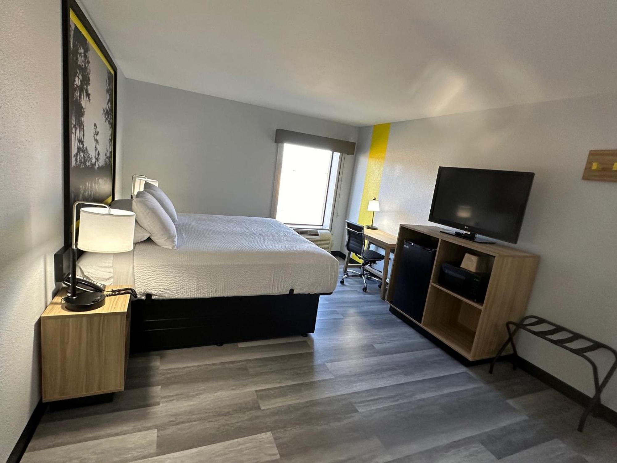 Super 8 By Wyndham Alexandria La Otel Dış mekan fotoğraf