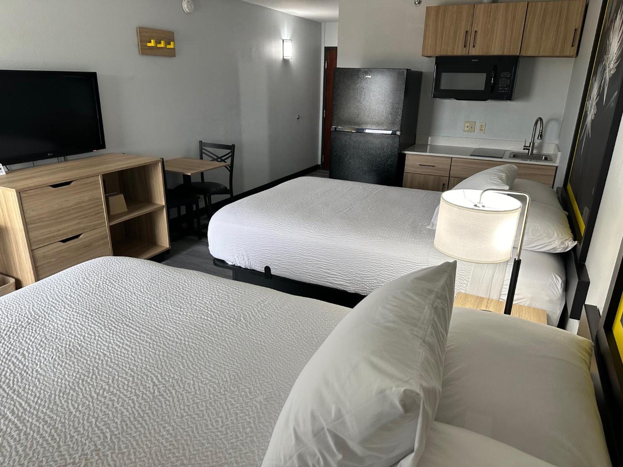 Super 8 By Wyndham Alexandria La Otel Dış mekan fotoğraf
