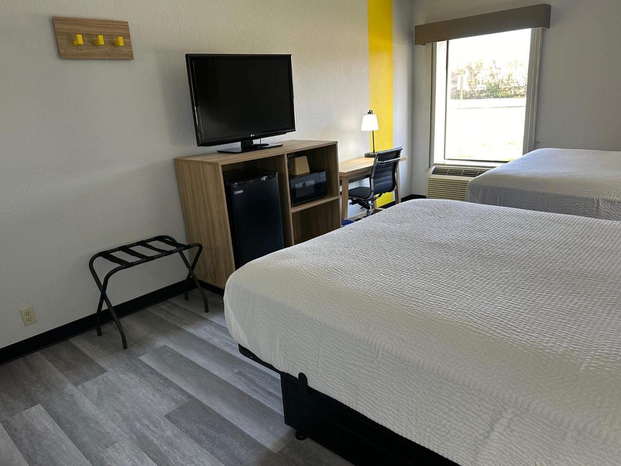 Super 8 By Wyndham Alexandria La Otel Dış mekan fotoğraf