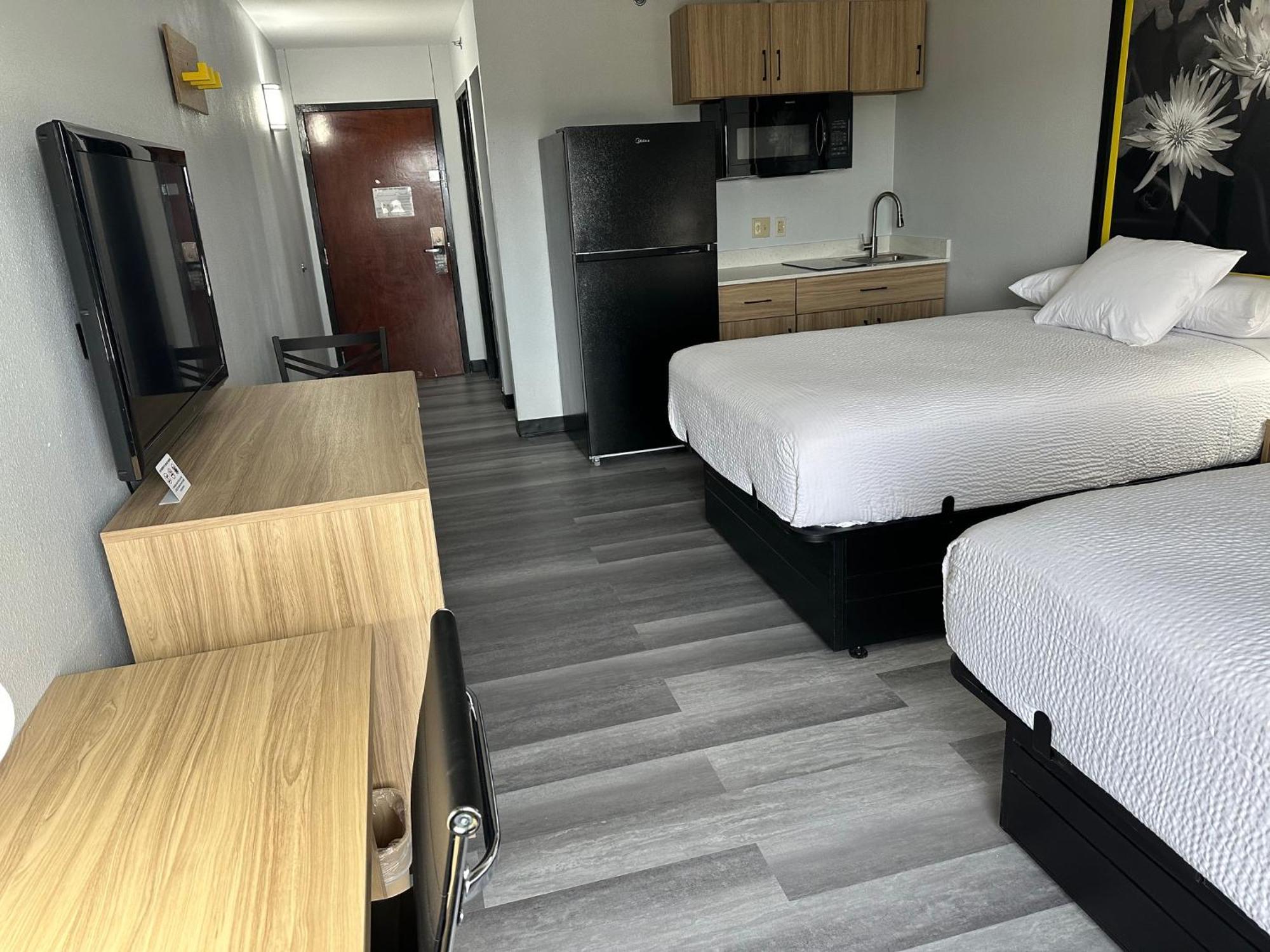 Super 8 By Wyndham Alexandria La Otel Dış mekan fotoğraf