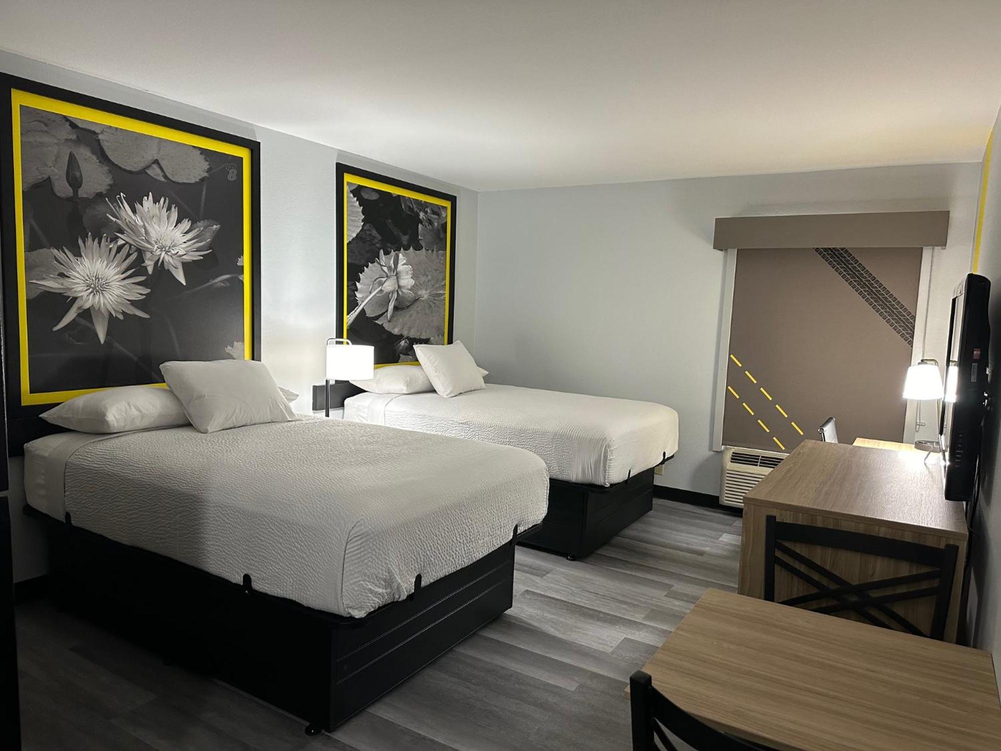 Super 8 By Wyndham Alexandria La Otel Dış mekan fotoğraf