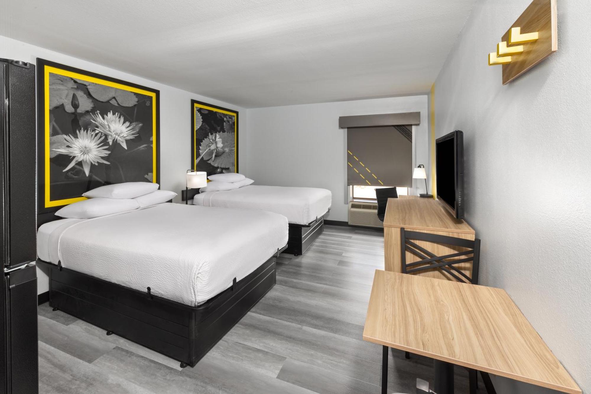 Super 8 By Wyndham Alexandria La Otel Dış mekan fotoğraf