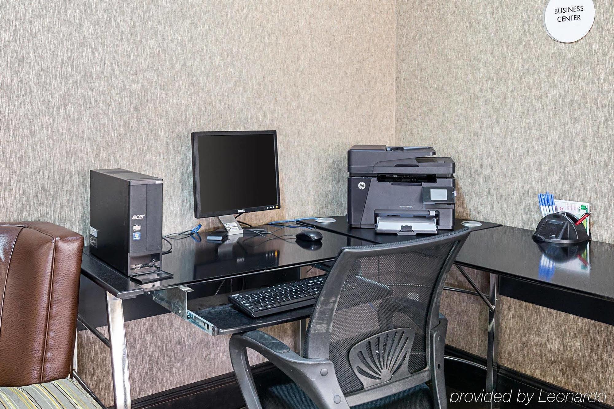Super 8 By Wyndham Alexandria La Otel Dış mekan fotoğraf